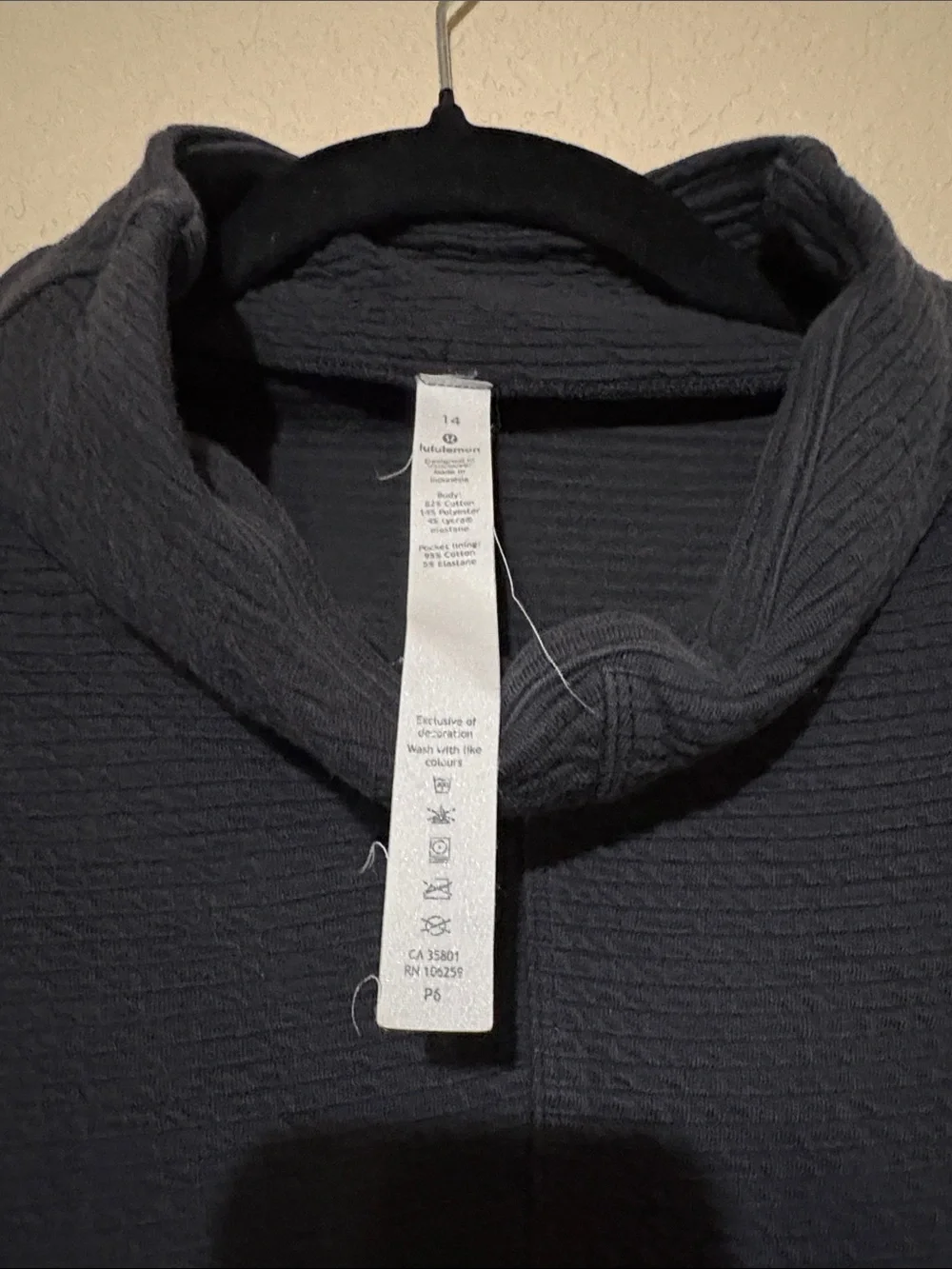 lululemon athletica Long Sleeve Tunic Top in Black